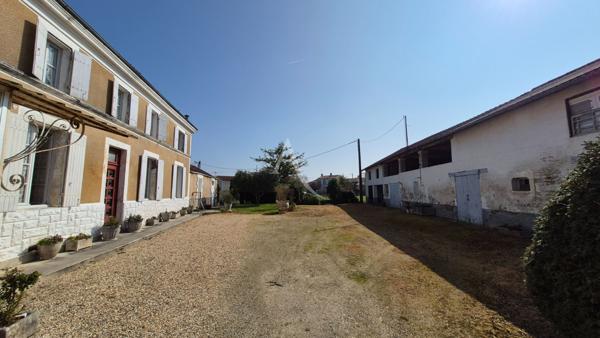 Maison Aujac - corps de ferme avec du potentiel