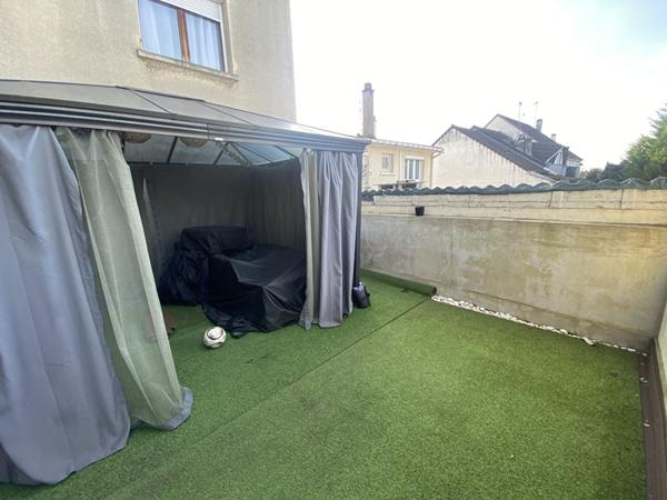 Maison Bobigny 7 pièce(s) 212 m2 (Carrez) terrain 218m2