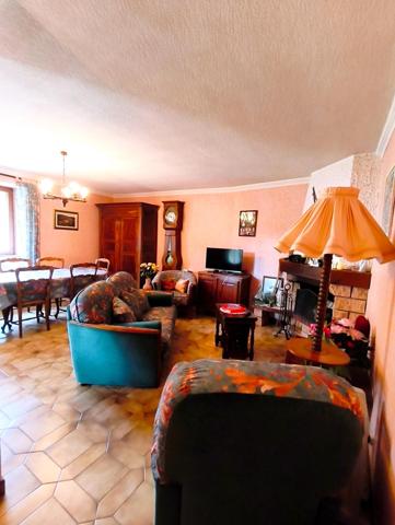 Jolie maison de village d'une surface habitable de 92 m2  avec dépendances