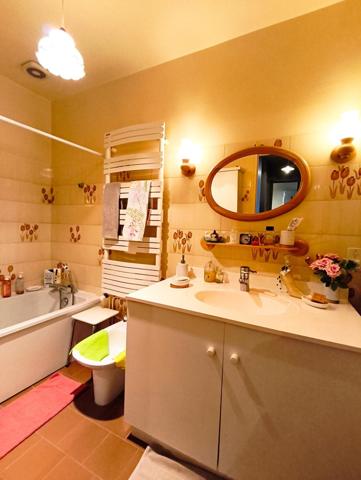 Jolie maison de village d'une surface habitable de 92 m2  avec dépendances