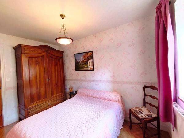 Jolie maison de village d'une surface habitable de 92 m2  avec dépendances