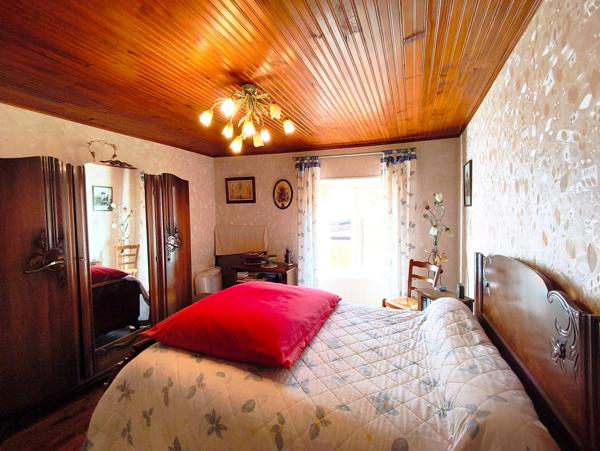 Jolie maison de village d'une surface habitable de 92 m2  avec dépendances