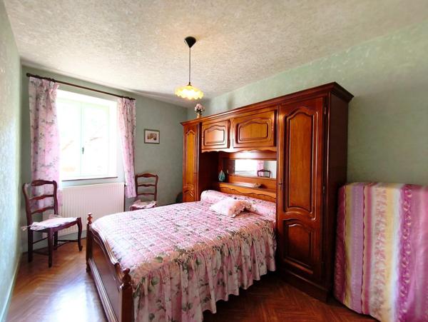 Jolie maison de village d'une surface habitable de 92 m2  avec dépendances