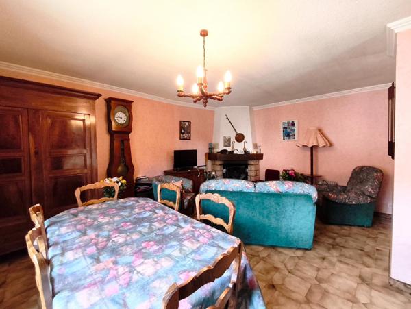 Jolie maison de village d'une surface habitable de 92 m2  avec dépendances