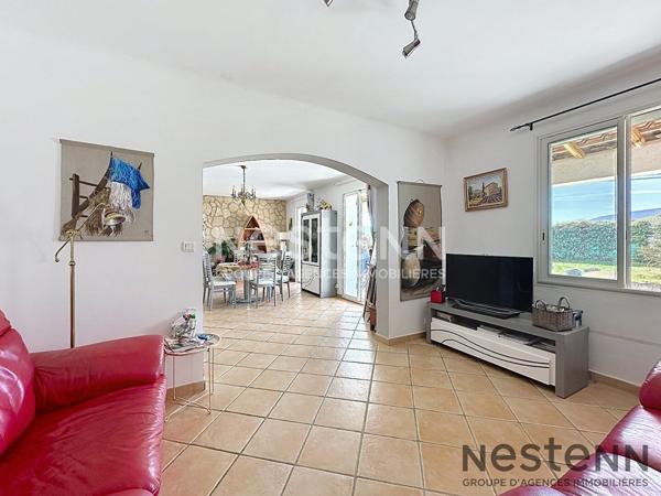 Maison spacieuse de 5 pièces à vendre à Pourrières, cadre naturel et équipements modernes