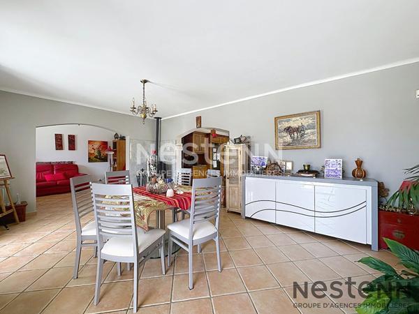 Maison spacieuse de 5 pièces à vendre à Pourrières, cadre naturel et équipements modernes