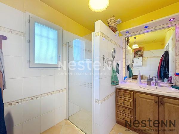 Maison spacieuse de 5 pièces à vendre à Pourrières, cadre naturel et équipements modernes