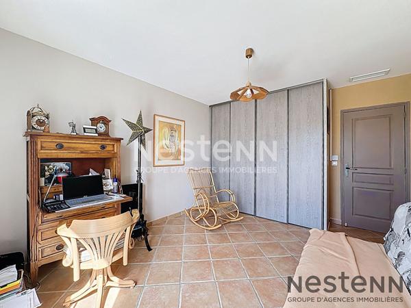 Maison spacieuse de 5 pièces à vendre à Pourrières, cadre naturel et équipements modernes