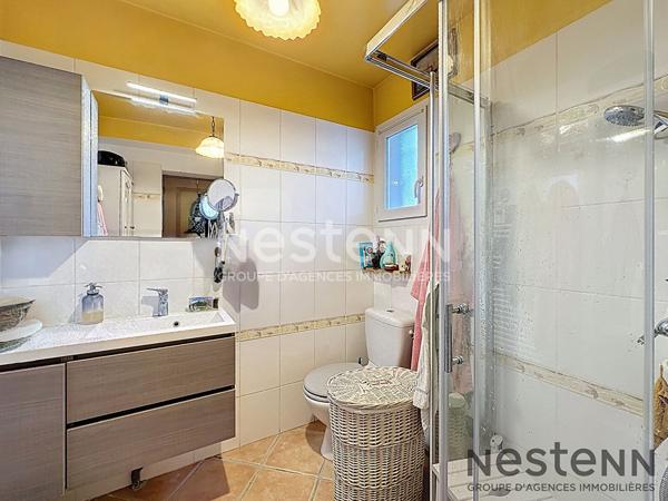 Maison spacieuse de 5 pièces à vendre à Pourrières, cadre naturel et équipements modernes