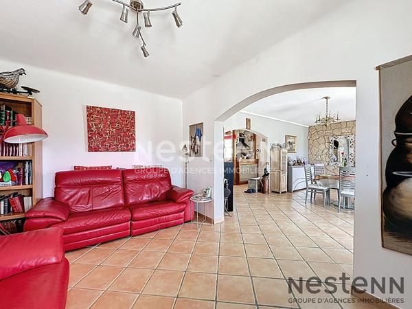 Maison spacieuse de 5 pièces à vendre à Pourrières, cadre naturel et équipements modernes