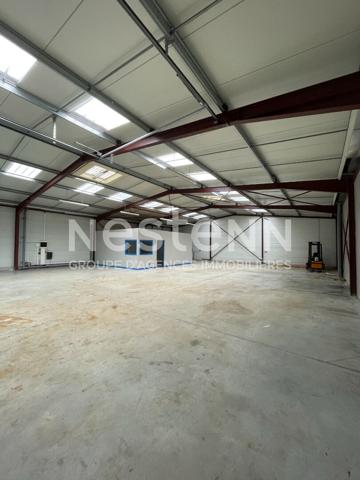 A vendre locaux d'activités avec extérieur privatif - aux portes de Vannes.