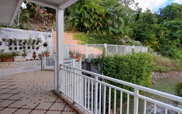 Maison à vendre    7 pièces •  Les Abymes