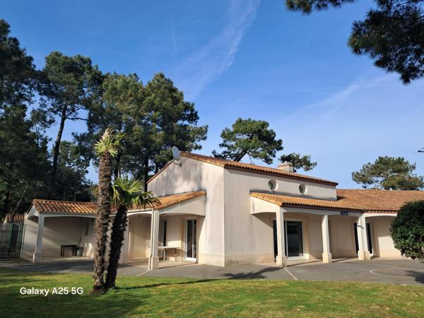 Au bord de l'ocean dans un quartier calme