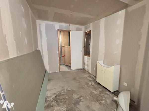 Vente petit Immeuble avec local à Grenoble – idéal projet de rénovation, opportunité de valorisation