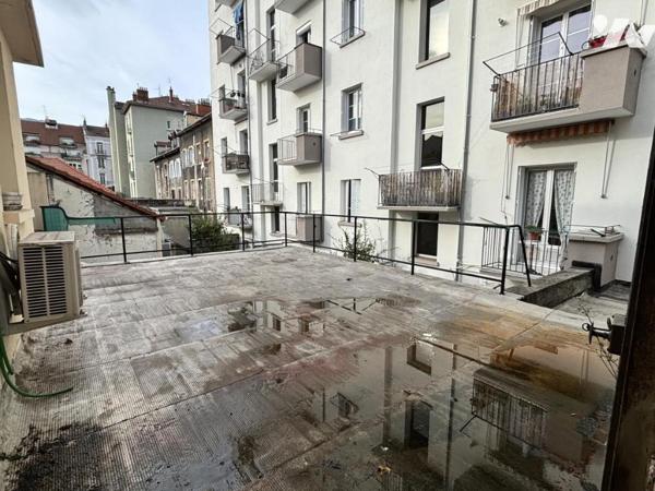 Vente petit Immeuble avec local à Grenoble – idéal projet de rénovation, opportunité de valorisation