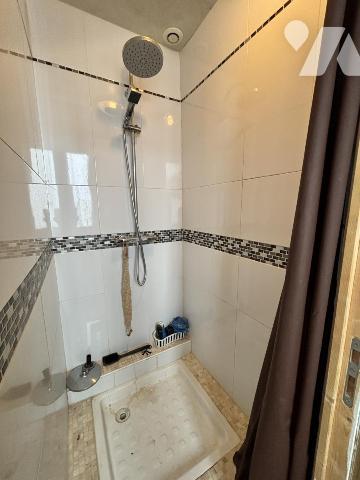 Vente petit Immeuble avec local à Grenoble – idéal projet de rénovation, opportunité de valorisation