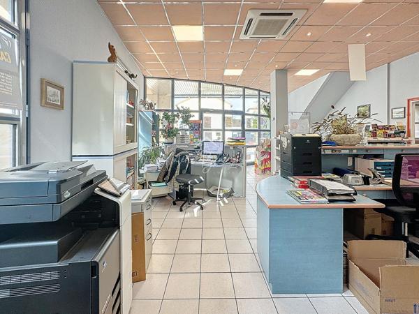 Saint-Affrique (12400) Commerce et bureaux - Emplacement de 1er choix !!!