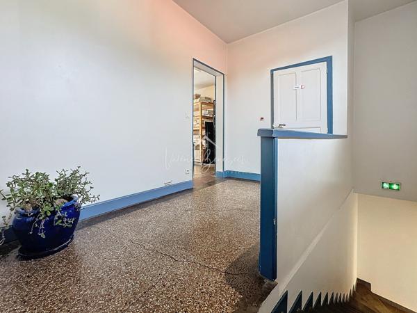 Saint-Affrique (12400) Commerce et bureaux - Emplacement de 1er choix !!!