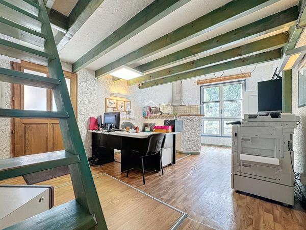 Saint-Affrique (12400) Commerce et bureaux - Emplacement de 1er choix !!!