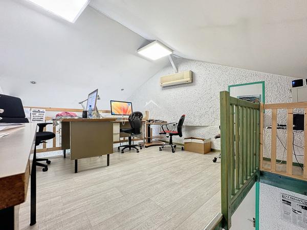 Saint-Affrique (12400) Commerce et bureaux - Emplacement de 1er choix !!!