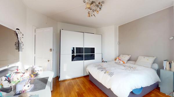 Appartement Sceaux 3 pièce(s) 66.53 m2 ; Rue Houdan ; Commerces ; RER B ; Lumineux