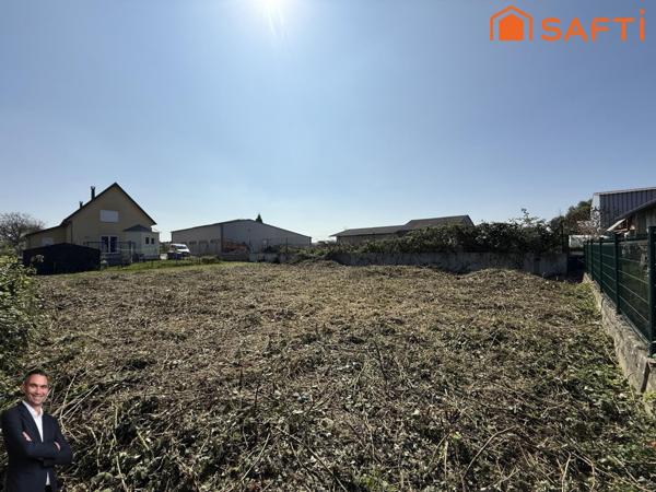 Superbe terrain constructible de 5 ares, libre de constructeur et hors lotissement !