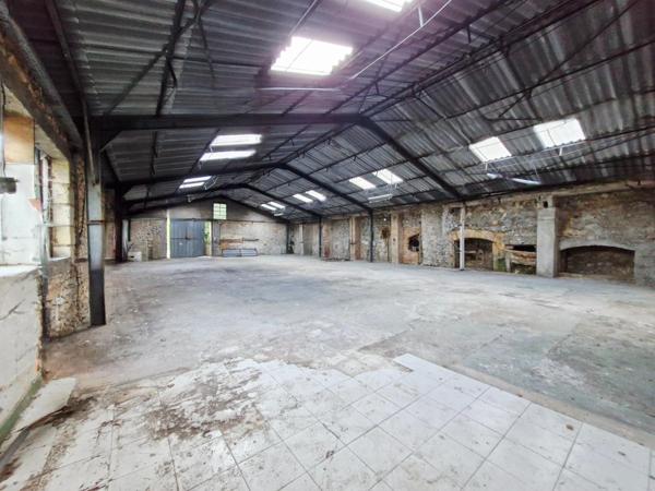 EXCLUSIVITÉ – BATIMENT EN PIERRE AVEC TERRAIN