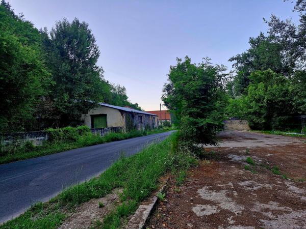 EXCLUSIVITÉ – BATIMENT EN PIERRE AVEC TERRAIN