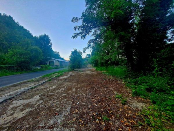 EXCLUSIVITÉ – BATIMENT EN PIERRE AVEC TERRAIN