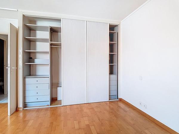 PAU Centre-Ville Appartement de 138.24 m² en dernier étage avec roof-top de 80 m² et terrasse de 28 m² exposée sud avec vue Pyrénées , un parking en sous-sol dans une résidence sécurisée avec ascenseur
