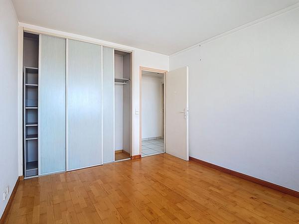 PAU Centre-Ville Appartement de 138.24 m² en dernier étage avec roof-top de 80 m² et terrasse de 28 m² exposée sud avec vue Pyrénées , un parking en sous-sol dans une résidence sécurisée avec ascenseur