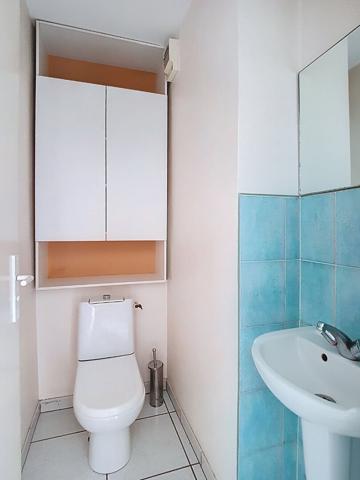 PAU Centre-Ville Appartement de 138.24 m² en dernier étage avec roof-top de 80 m² et terrasse de 28 m² exposée sud avec vue Pyrénées , un parking en sous-sol dans une résidence sécurisée avec ascenseur