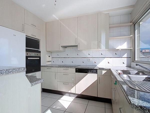 PAU Centre-Ville Appartement de 138.24 m² en dernier étage avec roof-top de 80 m² et terrasse de 28 m² exposée sud avec vue Pyrénées , un parking en sous-sol dans une résidence sécurisée avec ascenseur