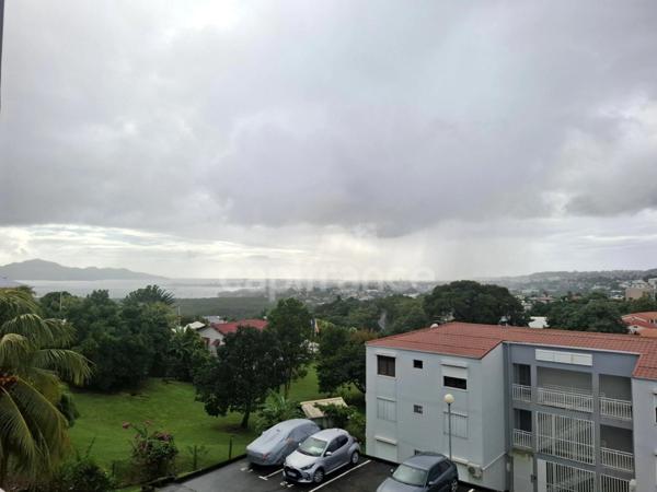 À vendre – Bel Appartement T3 avec terrasse, vue mer et montagne – Acajou - Le Lamentin