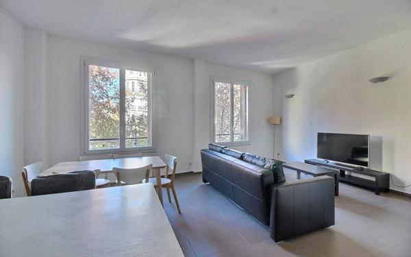 Appartement à vendre    3 pièces • 70 m2 Marseille 1