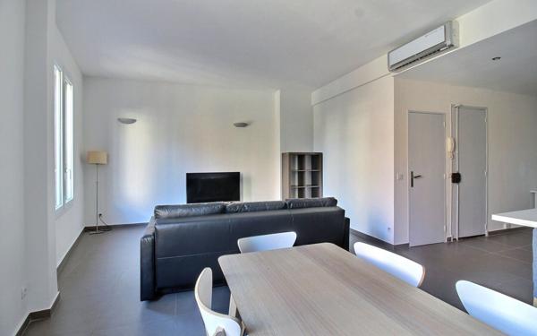 Appartement à vendre    3 pièces • 70 m2 Marseille 1