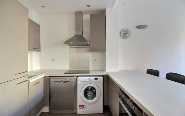 Appartement à vendre    3 pièces • 70 m2 Marseille 1