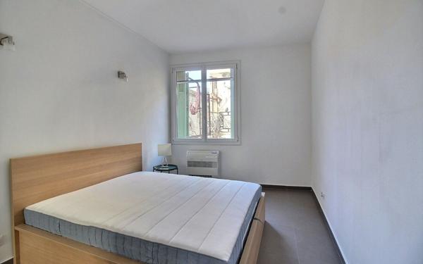 Appartement à vendre    3 pièces • 70 m2 Marseille 1
