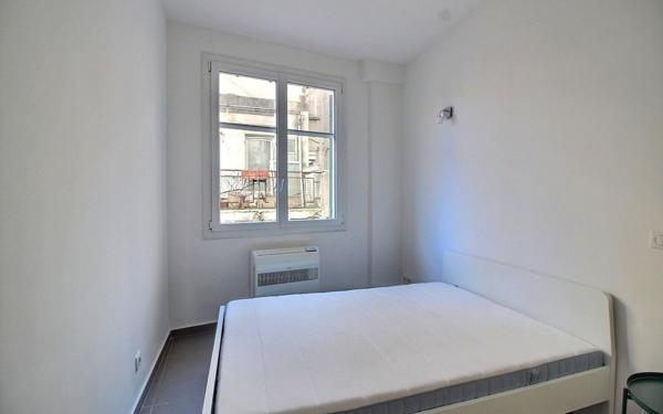 Appartement à vendre    3 pièces • 70 m2 Marseille 1