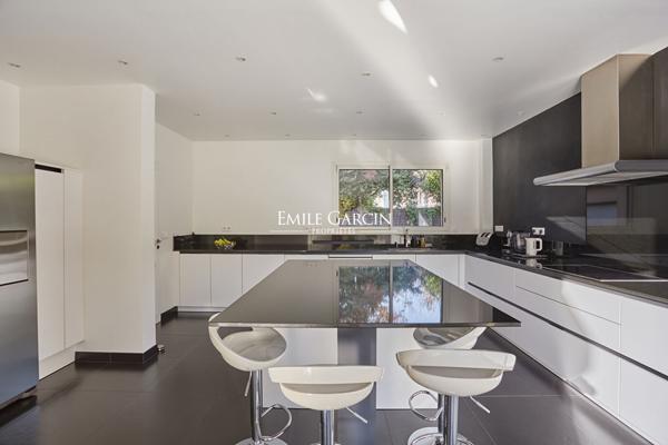 A vendre-Maison La Celle Saint Cloud -10 pièce(s) 265 m2-jardin