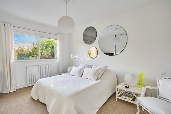 A vendre-Maison La Celle Saint Cloud -10 pièce(s) 265 m2-jardin