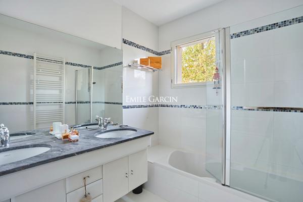 A vendre-Maison La Celle Saint Cloud -10 pièce(s) 265 m2-jardin