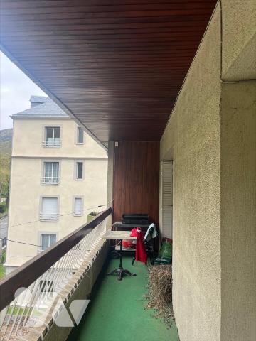 APPARTEMENT AVEC GARAGE ET PARKING