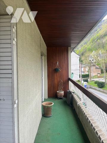 APPARTEMENT AVEC GARAGE ET PARKING