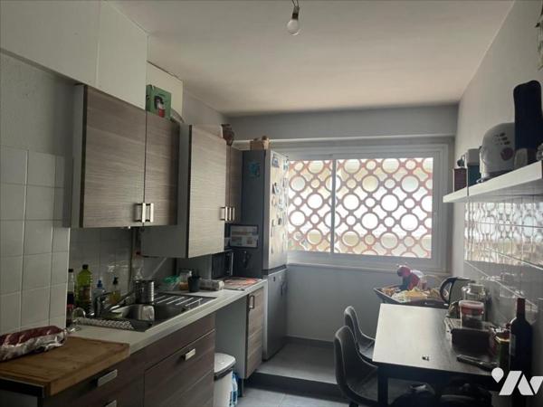 APPARTEMENT AVEC GARAGE ET PARKING