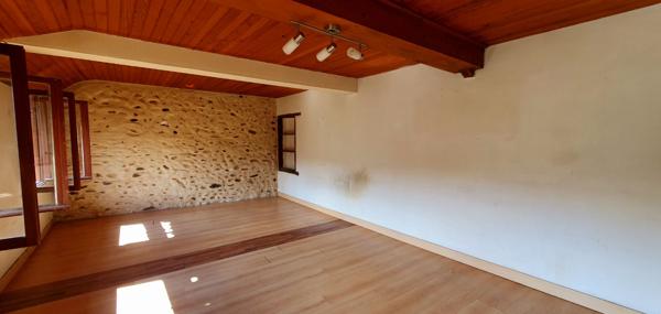 A Vendre Maison 4 Chambres + appartement T2, garages et dependance a Cazeres