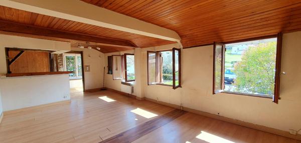 A Vendre Maison 4 Chambres + appartement T2, garages et dependance a Cazeres