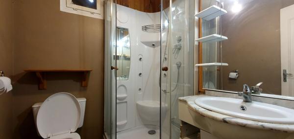 A Vendre Maison 4 Chambres + appartement T2, garages et dependance a Cazeres