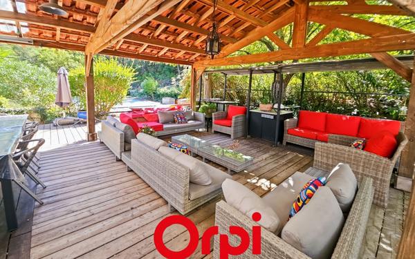 Maison à vendre    5 pièces • 117 m2 La Cadière-d'Azur