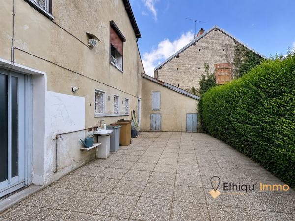 Maison au coeur de bayel avec terrasse jardin